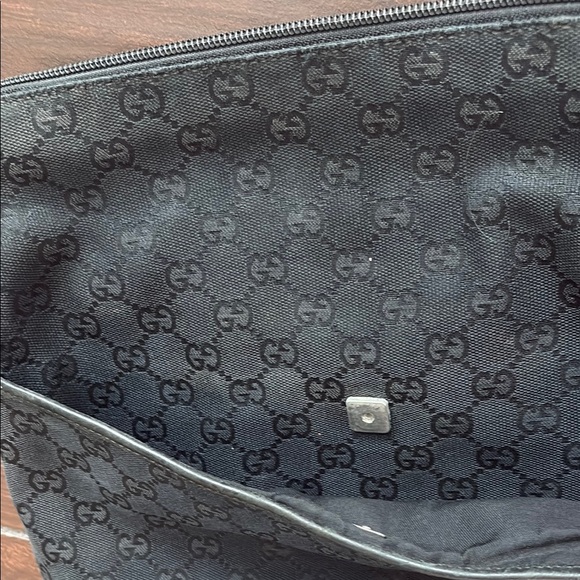 Gucci Black Crossbody Bag with Adjustable Strap - Picture 6 of 12